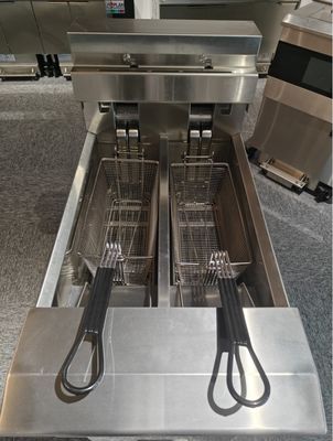 Zwei Töpfe Zwei Körbe 13L*2 Kleinkapazität Öl sparen Elektrische offene Fritteuse mit Ölfiltration