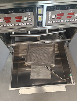 Vier Töpfe Vier Körbe mit Ölfiltersystem 304SUS Ventless Tiefe KFC-Chips Elektrische Chips Offene Chips Fritter für Kochmaschine