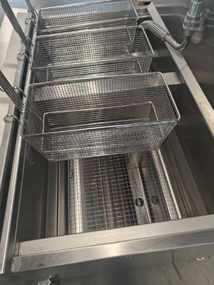 Digitale Computerplatte Zwei Töpfe Vier Körbe Automatische Tieffriture GAS Offene Tieffriture