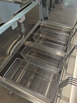 Digitale Computerplatte Zwei Töpfe Vier Körbe Automatische Tieffriture GAS Offene Tieffriture